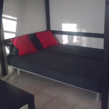 Studio Climatise. Proche Parking, Commerces Et Mer Apartment Carqueiranne Luaran gambar