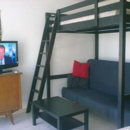 Studio Climatise. Proche Parking, Commerces Et Mer Apartment Carqueiranne Luaran gambar