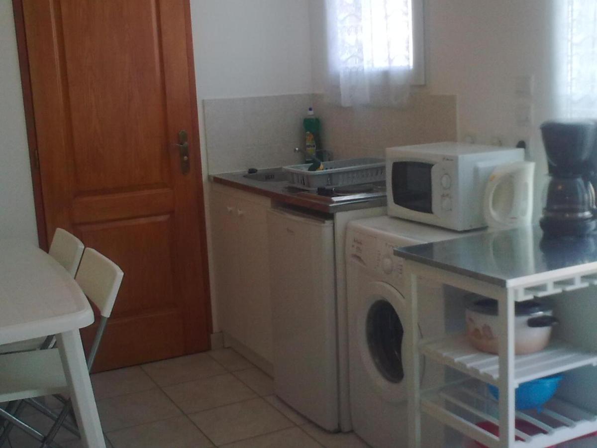 Studio Climatise. Proche Parking, Commerces Et Mer Apartment Carqueiranne Luaran gambar